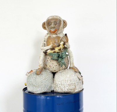 Eric Colonel & Thomas Spit - PILLEURS 1 ; Glazed earthenware, gold leaf, glass shards - 55 x 75 Cm - 2025