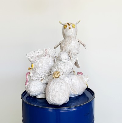 Eric Colonel & Thomas Spit - PILLEURS 2 ; Glazed earthenware, gold leaf, glass shards - 55 x 65 Cm - 2025
